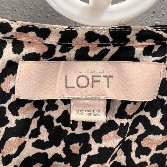 Ann Taylor Loft Animal Print Leopard Button Up Blouse Shirt size XS Round Neck - Picture 5 of 6